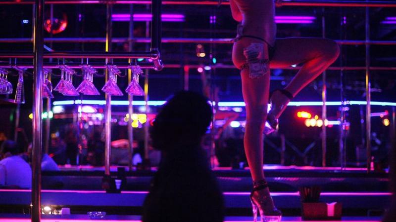 Pole dancing, striptease, lap dance ... the girls make everything you want